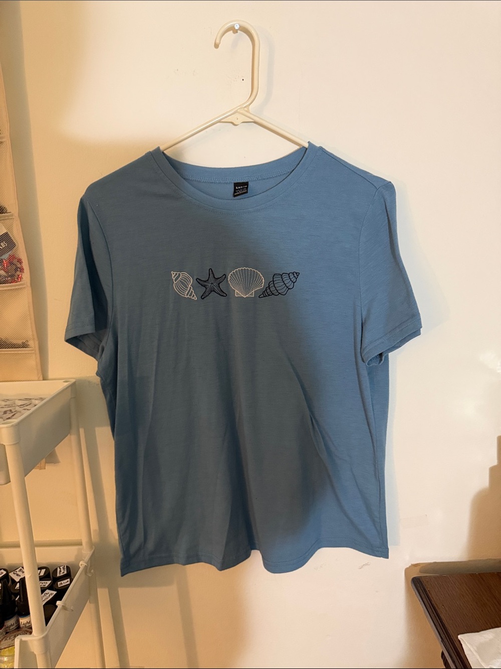 SHEIN Blue Short-Sleeve Seashell Graphic Tee